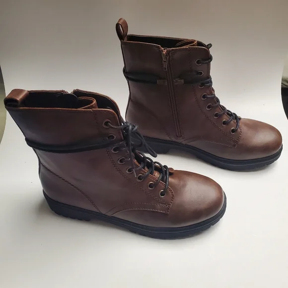 Boot - Picture 1 of 6